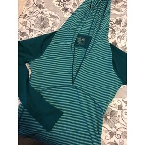 Mountain Hardwear quarter zip up
